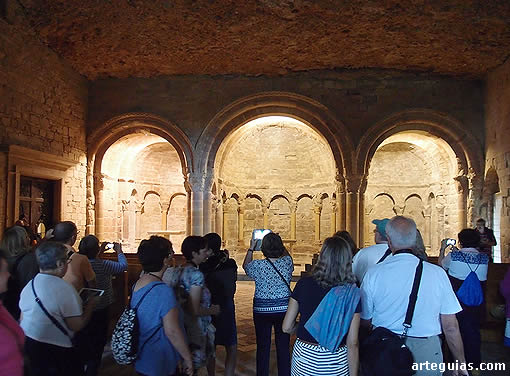 En la iglesia alta del siglo XI del Monasterio de San Juan de la Peña