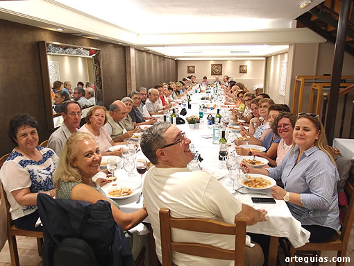 Comida en un céntrico restaurante de Jaca