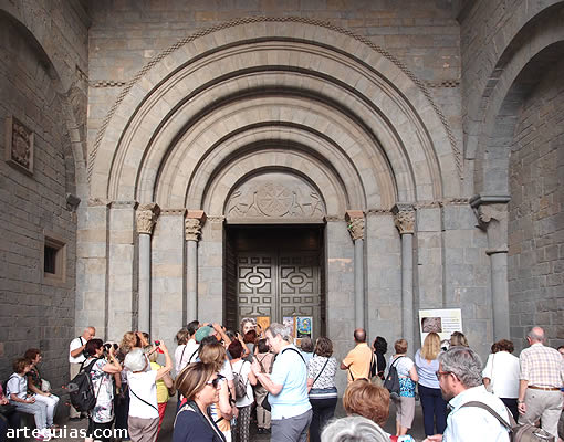Explicaciones sobre la portada occidental de la Catedral de Jaca