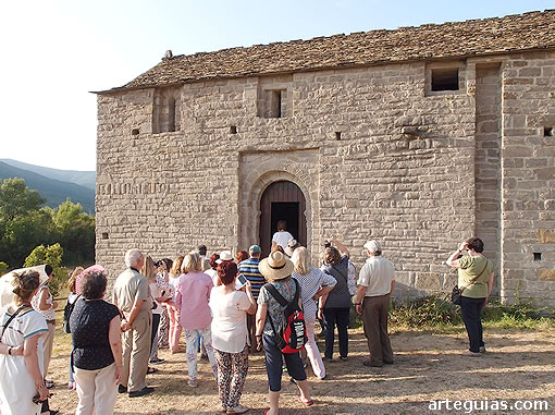 Después de Lárrede nos dirigimos a la cercana ermita de San Juan de Busa