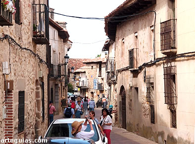 Paseo por las pintorescas callejas de Atienza