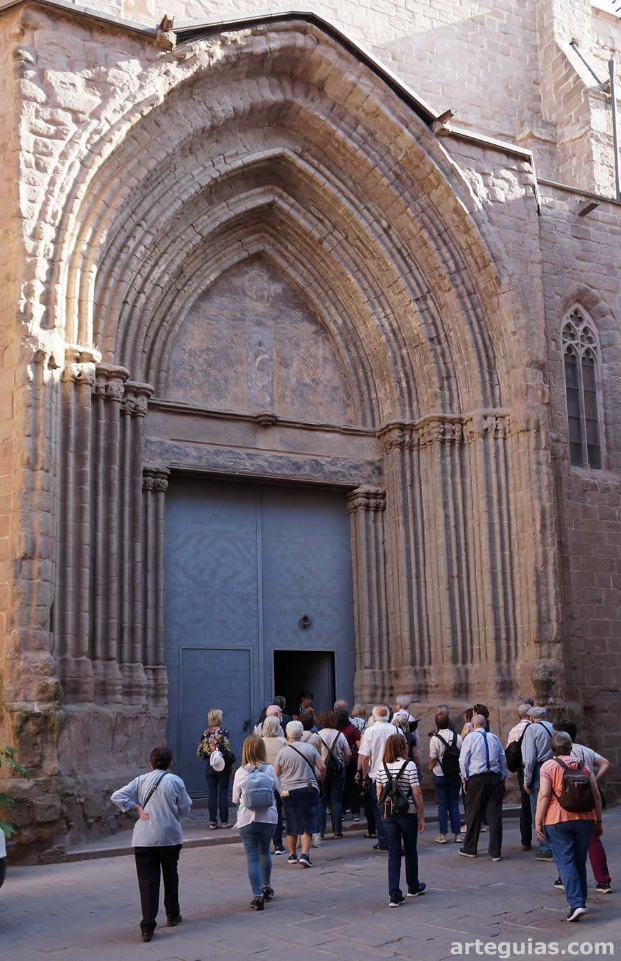 Recorriendo Cardona visitamos la iglesia de San Miguel