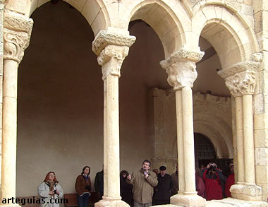 Explicaciones sobre la iconografía del pórtico románico de Sotosalbos