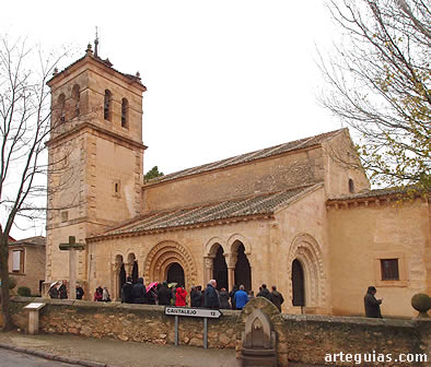 Tras comer en un mesón de San Pedro de Gaíllos nos acercamos a su iglesia parroquial románica