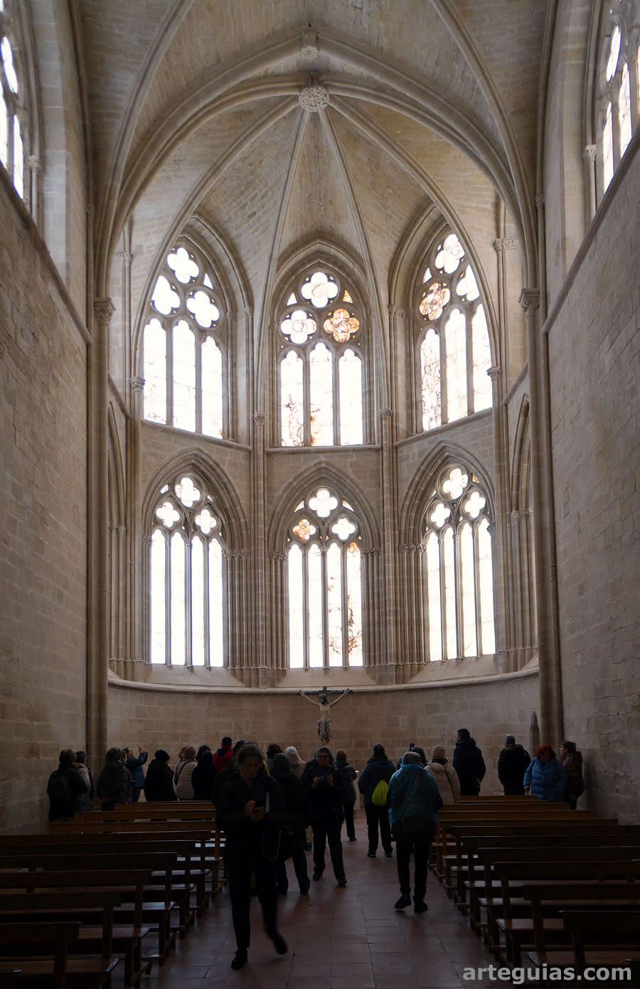 Famosa cabecera con grandes ventanales del Monasterio de Cañas
