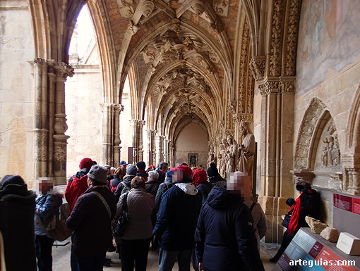 En el claustro de la catedral