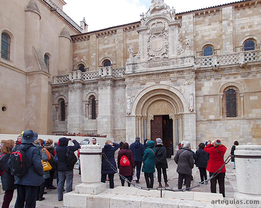 Por la tarde llegamos a la ciudad de Le&oacute;n y la dedicamos enteramente al complejo de San Isidoro