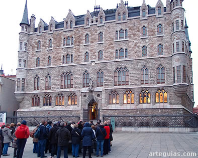 Atardecer del s&aacute;bado: paseando por Le&oacute;n y explicaciones sobre la Casa de Botines de Gaud&iacute;