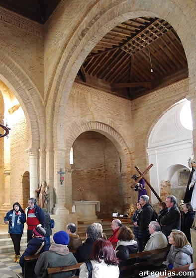 Explicaciones sobre la historia y el arte de la iglesia de San Tirso de Sahag&uacute;n