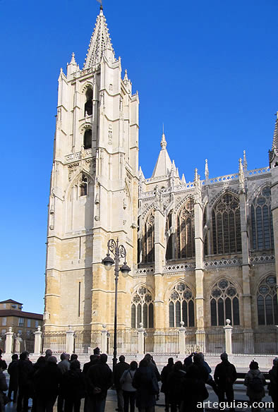 La ma&ntilde;ana del domingo empez&oacute; con una temprana visita a la Catedral de Le&oacute;n