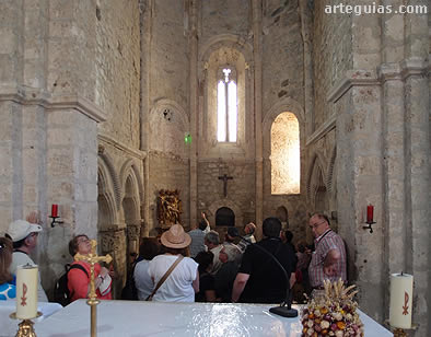 En el interior