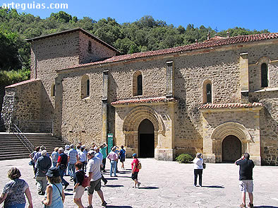 Santo Toribio de Liébana es uno de los lugares importantes de este viaje