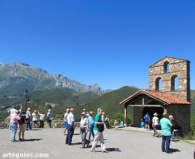 Desde la ermita de San Miguel, junto a Santo Toribio de Liébana pudimos contemplar grandes vistas de los Picos de Europa y del Valle de Liébana