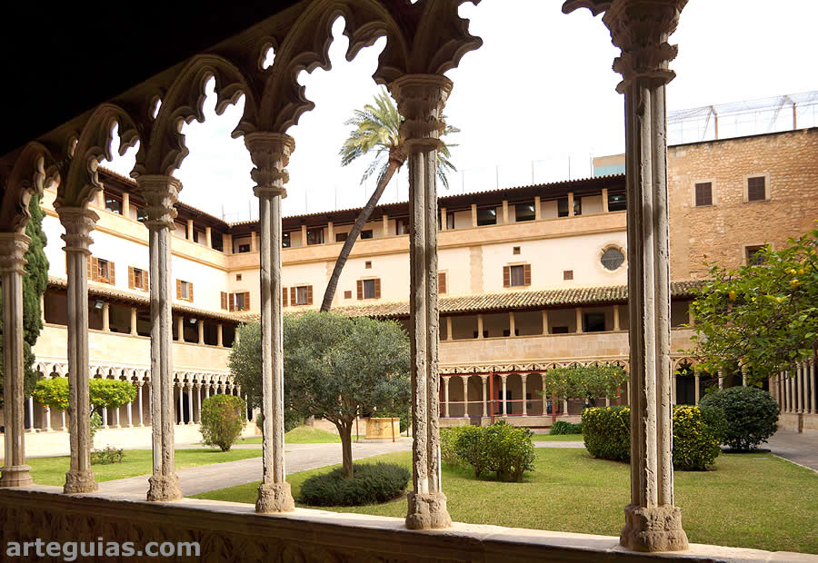 Despu&eacute;s de comer, disfrutamos del antiguo Convento de San Francisco con su iglesia y claustro g&oacute;ticos. 
