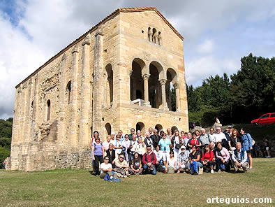 A media mañana: Santa María del Naranco