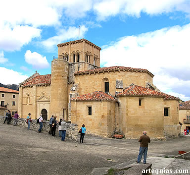 Visitando el pueblo de El Almiñé y su iglesia parroquial
