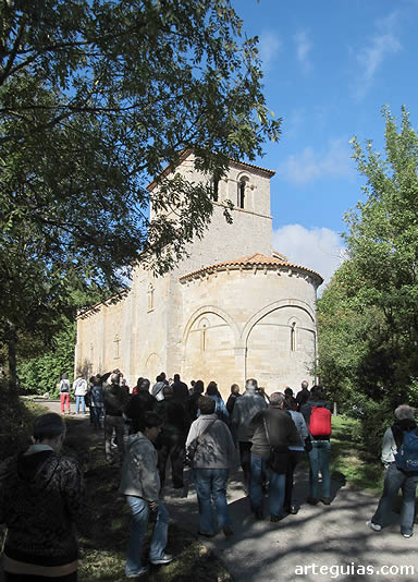 El grupo en su llegada a la Ermita de Nuestra Señora del Valle