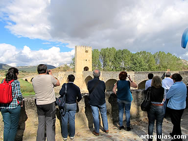 El primer monumento que visitamos en Frías fue su puente romano-medieval
