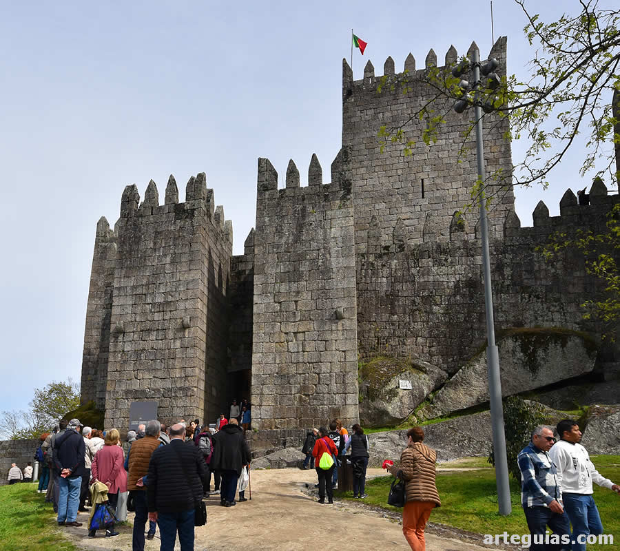Entrada al castillo de Guimaraes