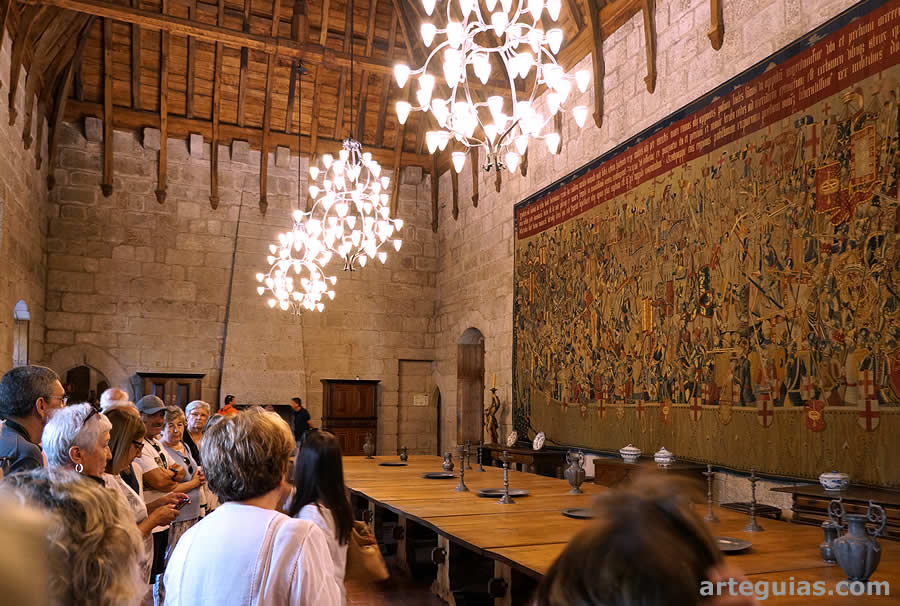 Una de las salas de tapices del Palacio de los Duques de Braganza