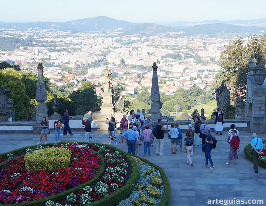 El sábado or la mañana recorrimos el precioso Santuario de Bom Jesus do Monte