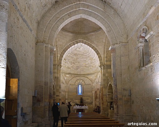 Interior de la Ermita de Nuestra Señora del Valle de Monasterio de Rodilla