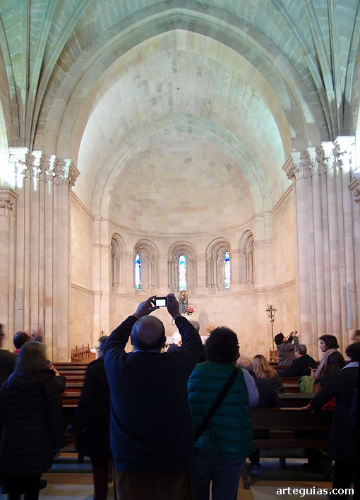 Interior de la iglesia abacial de Bugedo de Candepajares