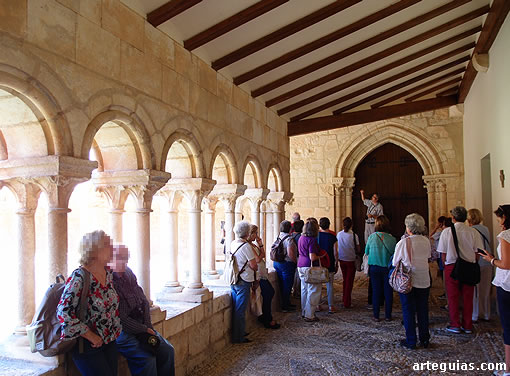 En el claustro del monasterio cisterciense de Villamayor de los Montes