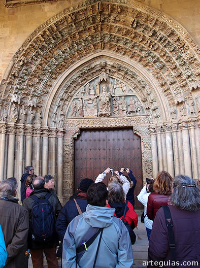 La portda policromada de la iglesia de Santa María de Olite fue uno de los platos fuertes de este viaje a Navarra