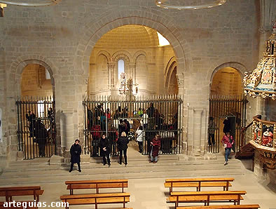 Interior de la iglesia de Santa María de Ujué vista desde lo alto del coro
