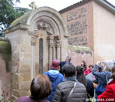 Los mejores capiteles de Navarrete se encuentran en el interior del cementerio