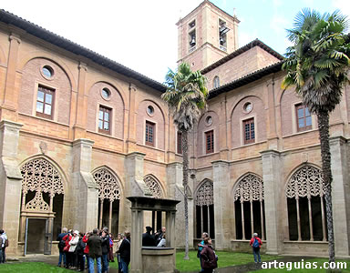Santa Mar&iacute;a la Real de N&aacute;jera: claustro