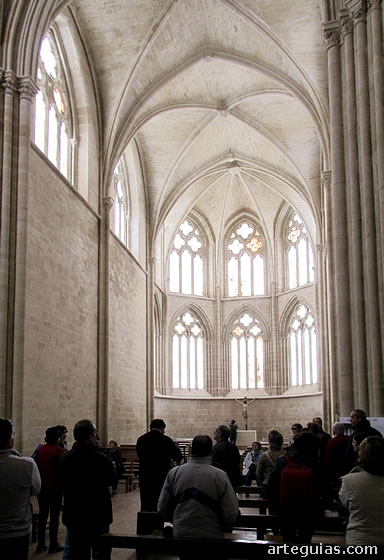 La iglesia del Monasterio de Ca&ntilde;as sorprendi&oacute; a nuestros compa&ntilde;eros por la armon&iacute;a y luminosidad de su cabecera