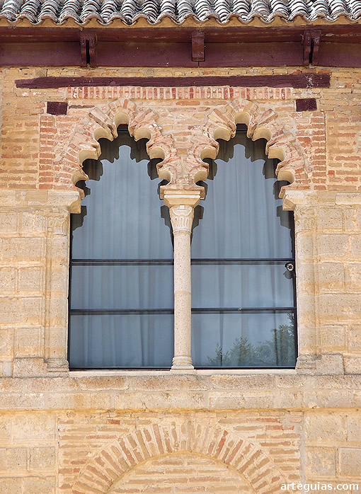 Ajimez mudéjar del Palacio de Pedro I