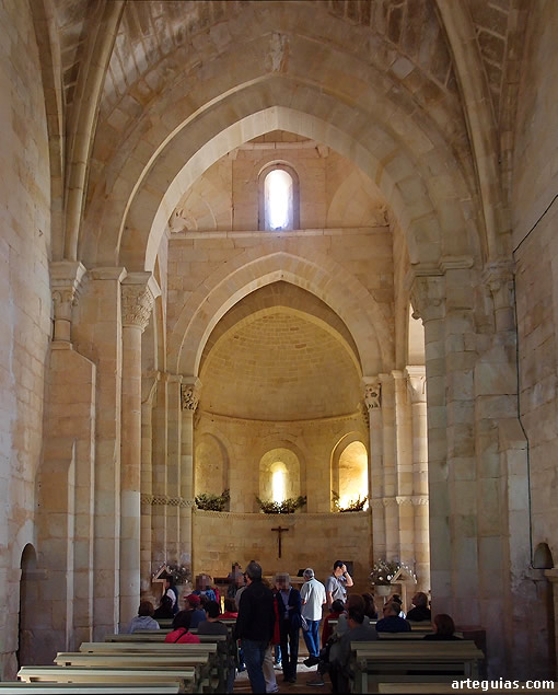 En el interior