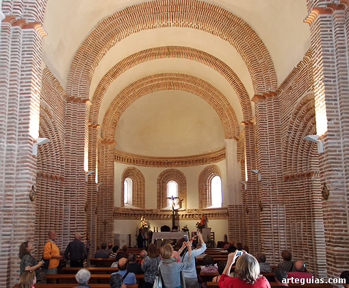 Espectacular interior de la iglesia de San Baudilio de Samboal