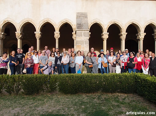 Foto de familia en el claustro de Santa María la Real de Nieva