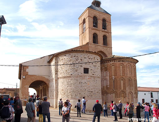 Llegada a la iglesia de San Esteban de Nieva