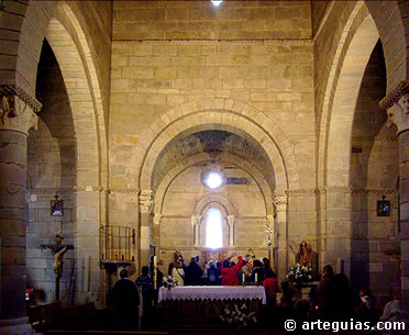 En el interior de Santa Marta de Tera