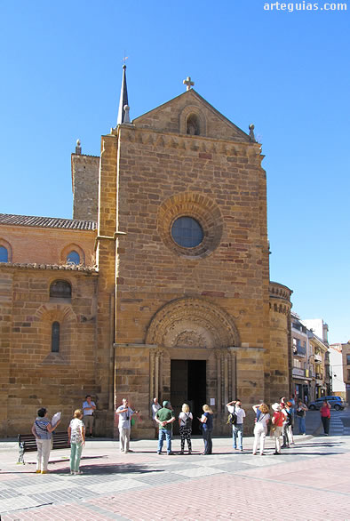 EN Santa MAría del Azogue de Benavente, puerta sur