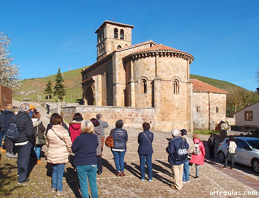 Domingo por la mañana: visita a la monumental colegiata de San Pedro de Cervatos