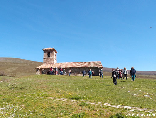 El exterior de la ermita de Santa Olalla de La Loma es de lo más sencillo, pero luego sorprende su interior