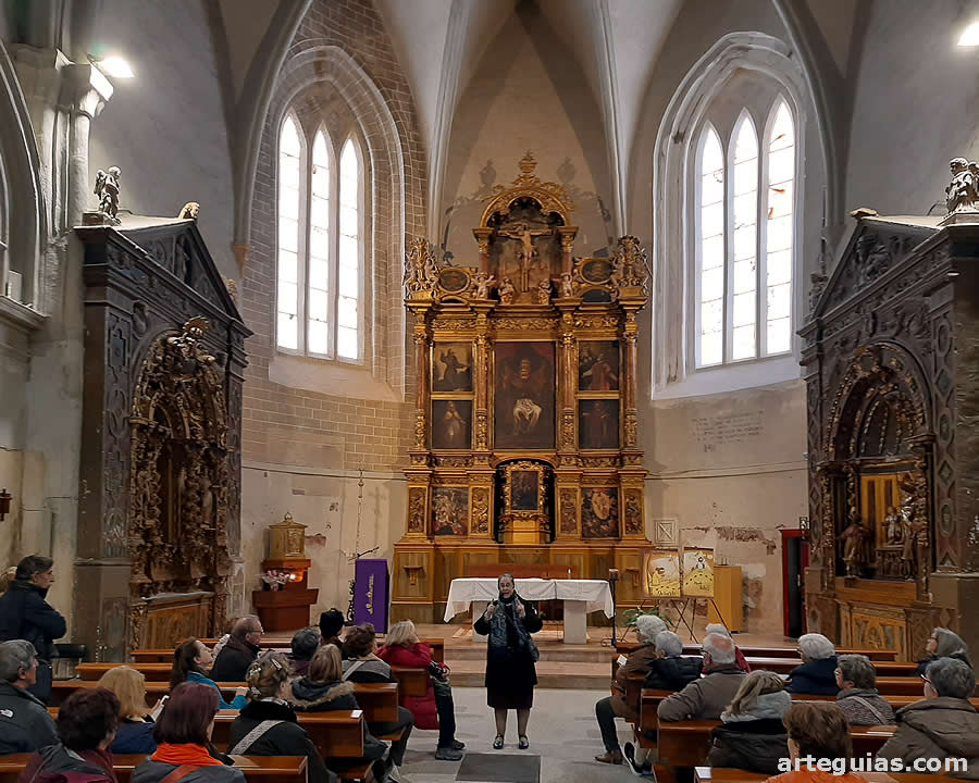 Explicaciones dentro de esta iglesia