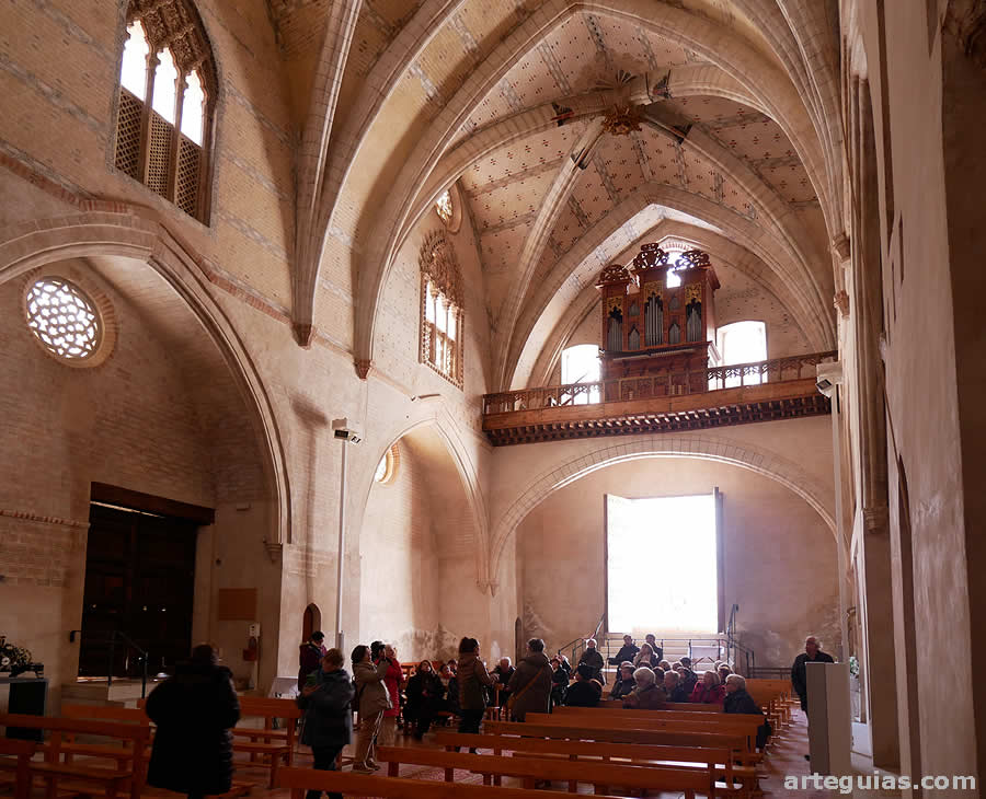En el interior de la iglesia de Tobed