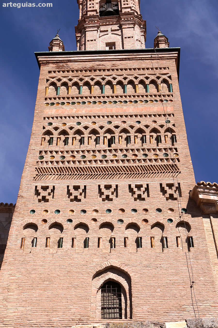 La primera visita fue a la iglesia de Ateca con su impresionante campanario
