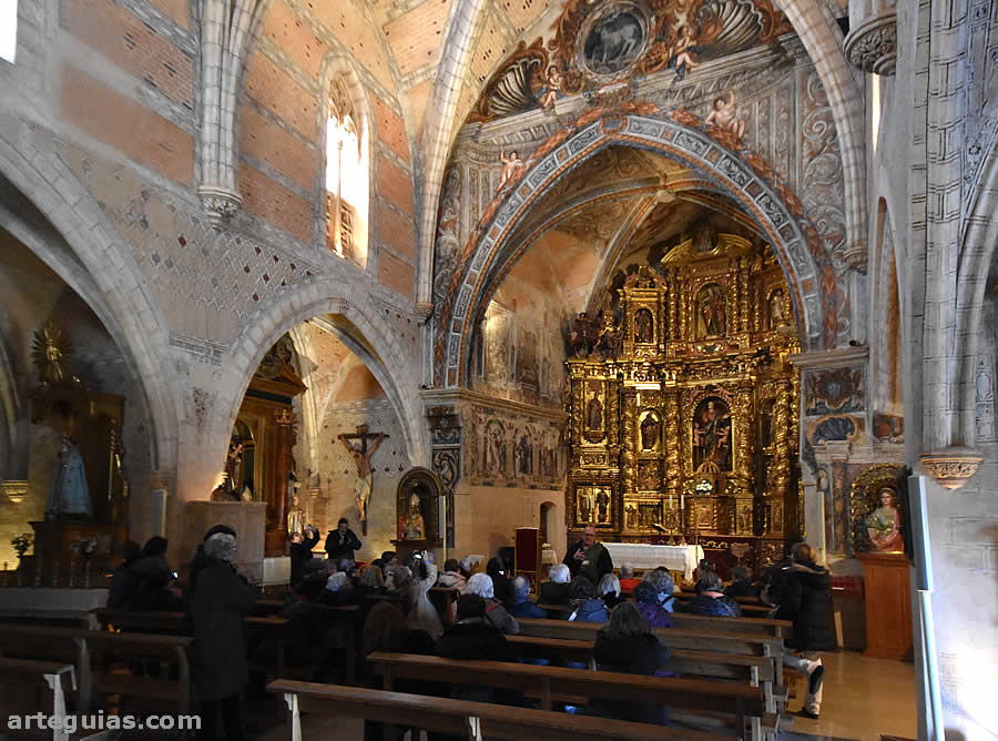 Sábado por la tarde: explicaciones en la iglesia de Cervera de la Cañada