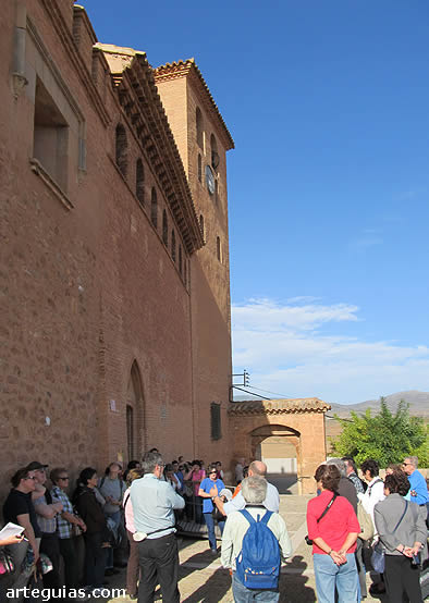 Después de comer, a primera hora de la tarde acudimos a la iglesia de Santa Tecla de Cervera de la Cañada