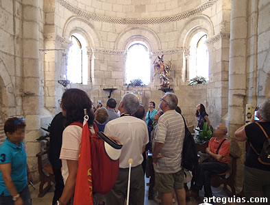 En el interior de la iglesia de San Miguel de Íscar