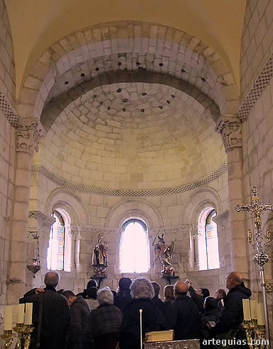 Estuvimos un rato analizando los capiteles de la iglesia románica de san Miguel de Íscar
