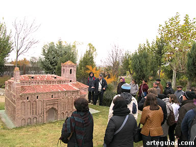 En el Parque del Mudéjar de Olmedo. Explicaciones sobre sus características